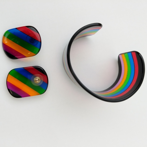 80's Vintage Transparent Rainbow Cuff & Earring set - Picture 4 of 16
